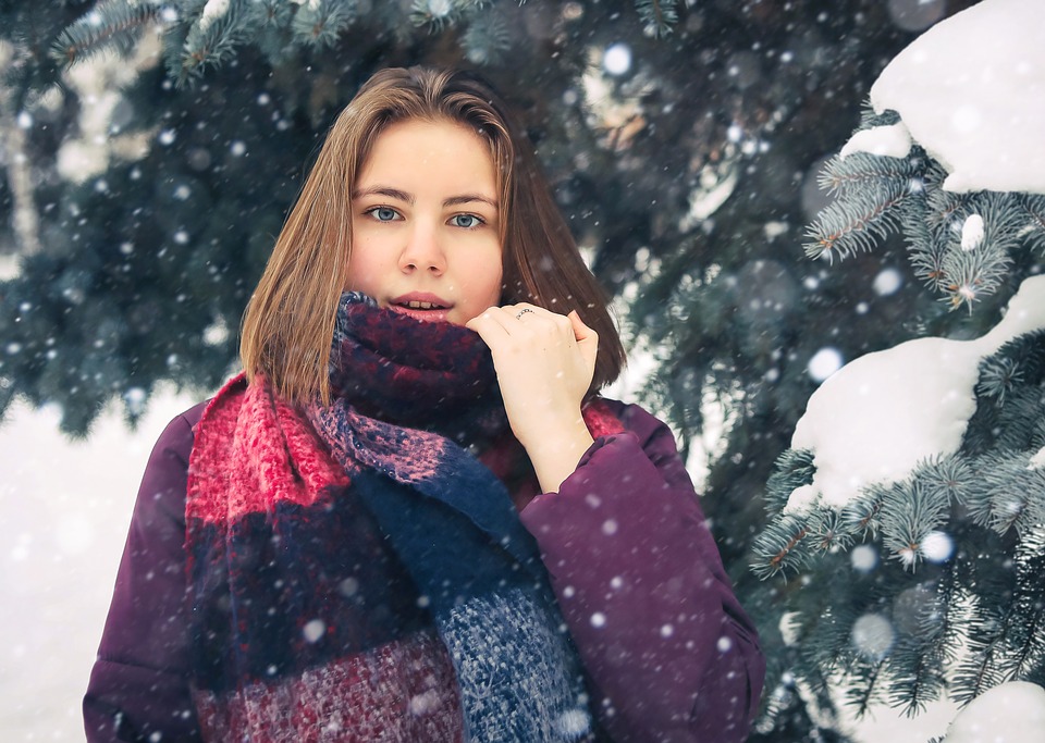 a lady wearing a scarf