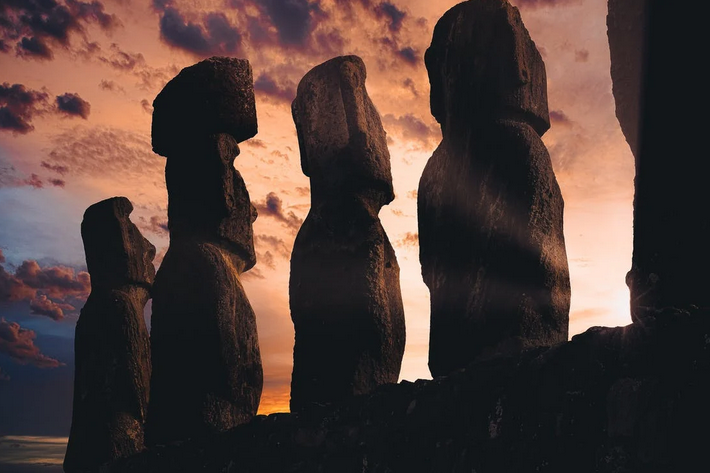statues
